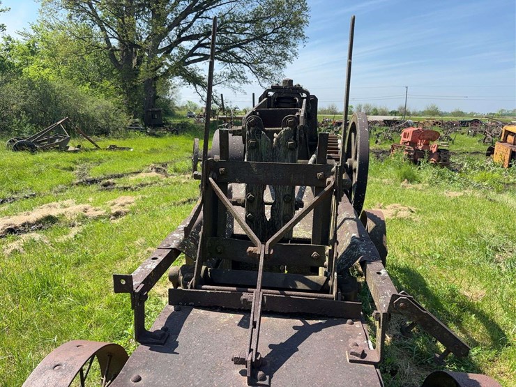 case-bale-press-image-32