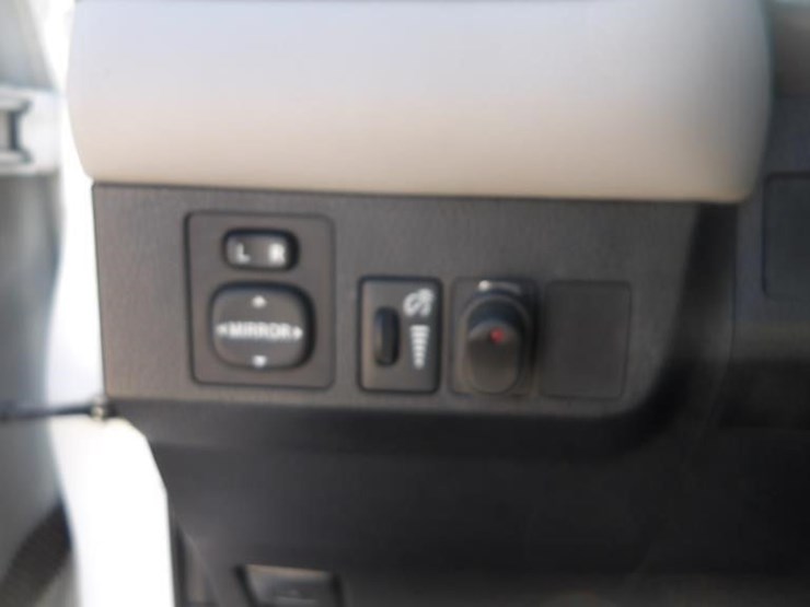 2016-toyota-rav4-image-29