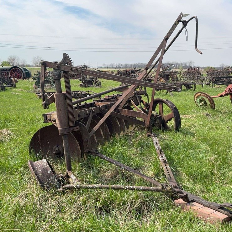 Case 8’ Disk Plow
