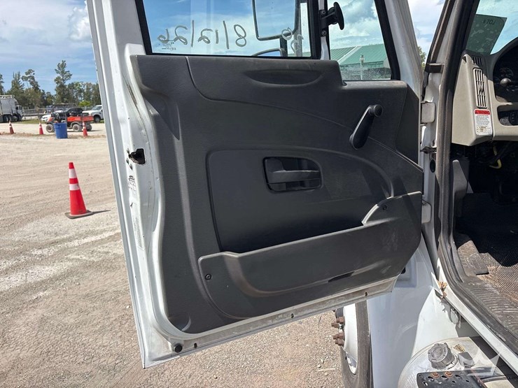 2012-international-durastar-4300-image-36