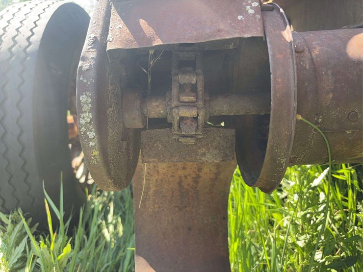 holt-caterpillar-pull-type-combine-image-53