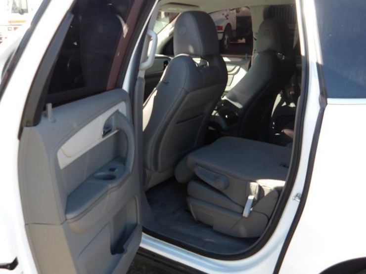 2017-chevrolet-traverse-image-14