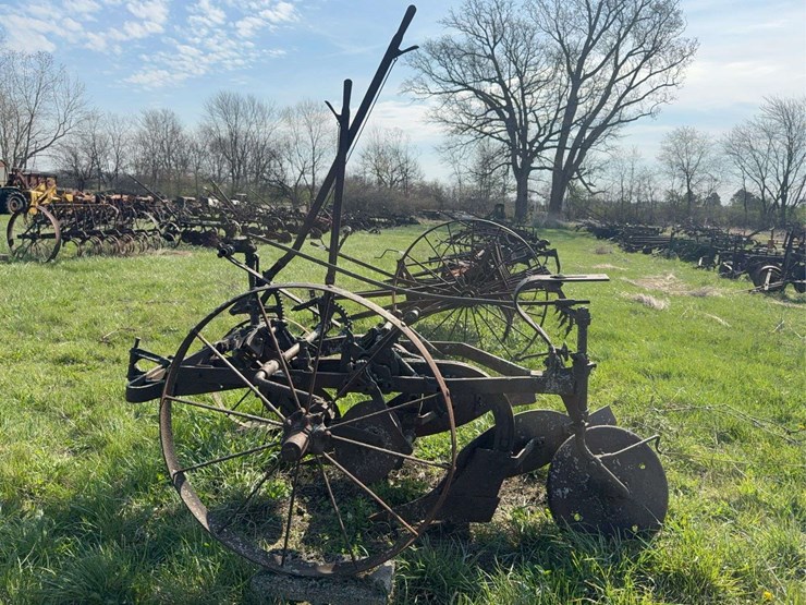 two-bottom-horse-drawn-plow-image-6