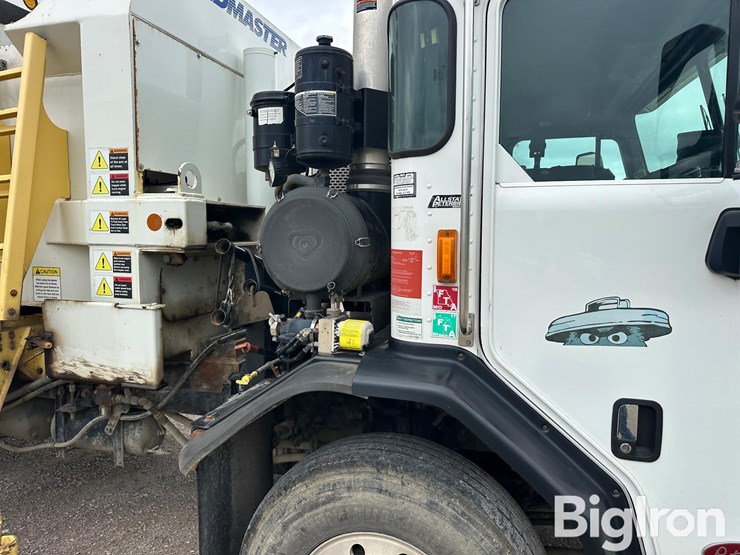 2017-peterbilt-520-image-18