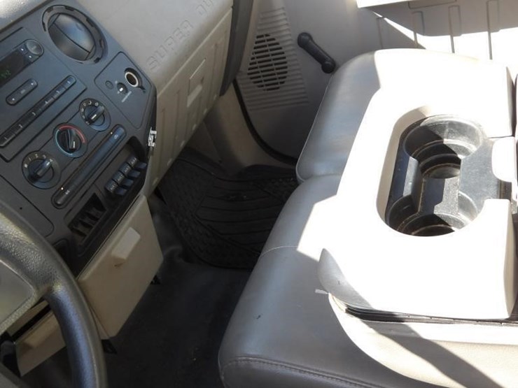 2008-ford-f550-image-27