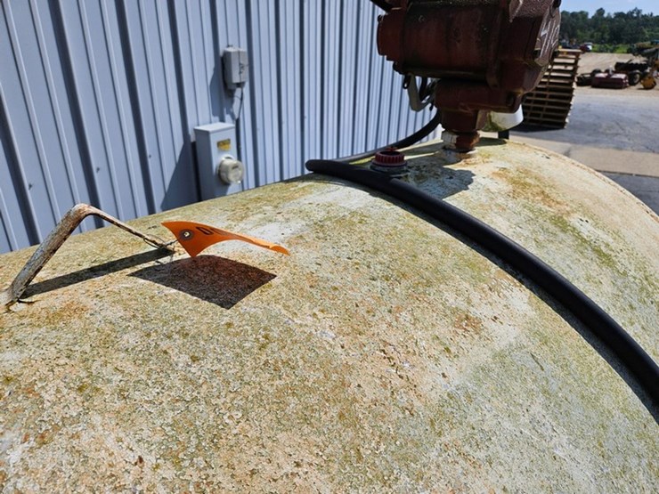 #167-•-500-gallon-fuel-tank-&-pump-image-9