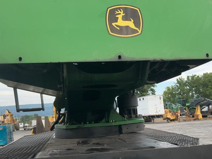 2015-deere-335d-image-59