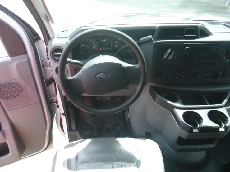 2011-ford-cargo-image-8