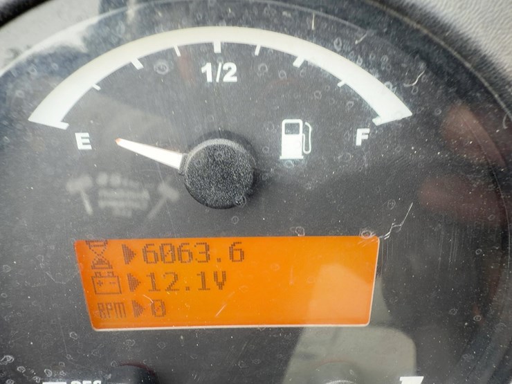 2014-caterpillar-tl943c-image-18