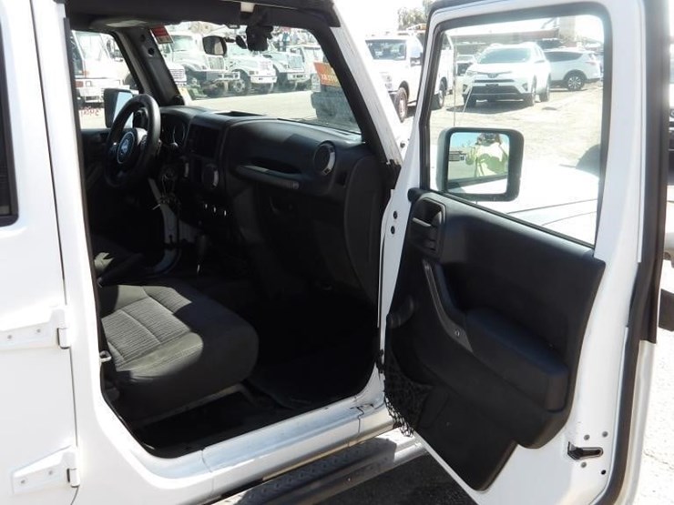 2011-jeep-wrangler-image-13