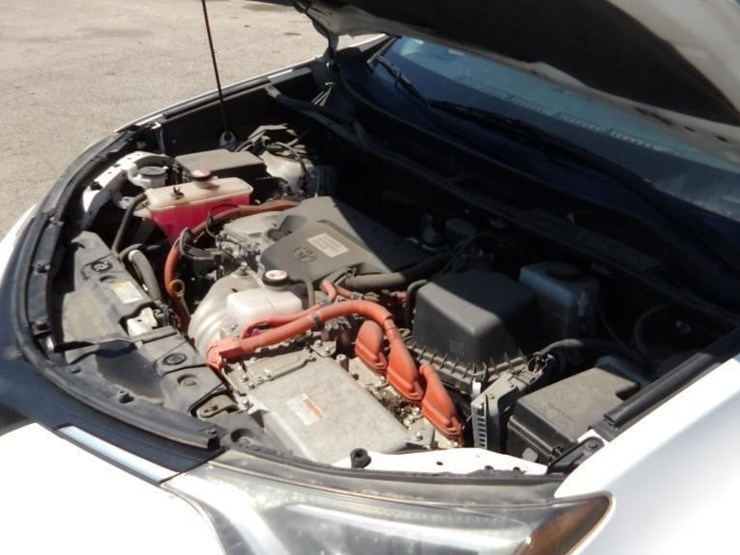 2016-toyota-rav4-image-11