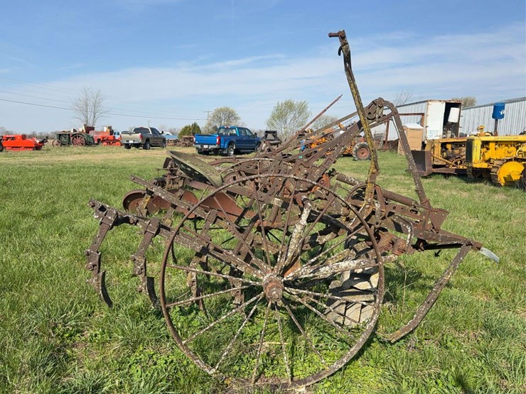 horse-drawn-cultivator-image-2