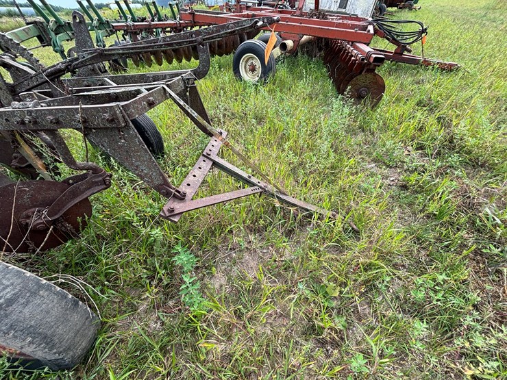 #2651-•-john-deere-(3)-bottom-plow-image-10