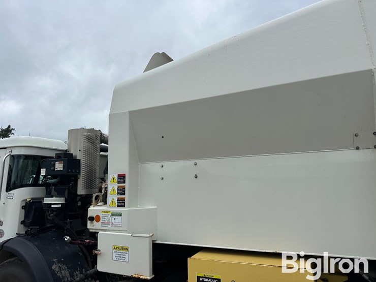 2024-mack-lr64-loadmaster-sideloader-t/a-garbage-truck-image-15