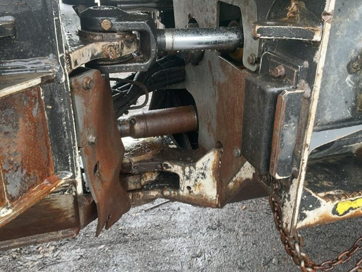 2014-deere-648h-image-41