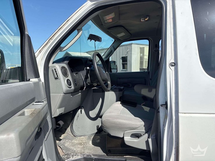 2013-ford-e350-image-19