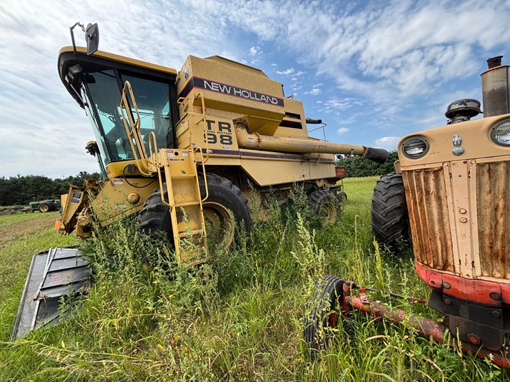 new-holland-tr98-image-5