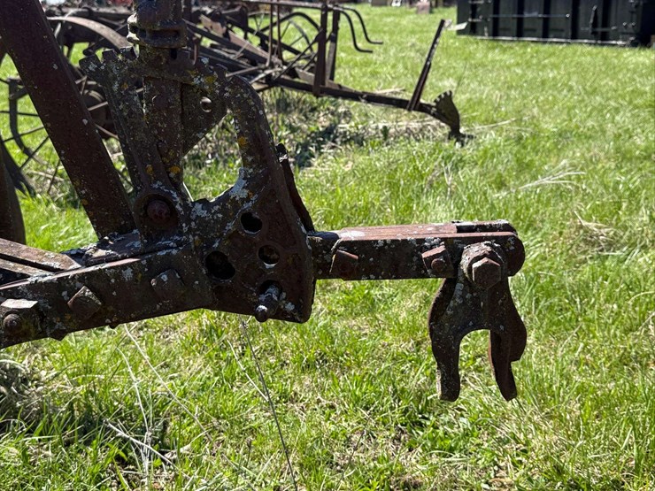 oliver-two-bottom-horse-drawn-walking-plow-with-no.-3-bottoms-image-3