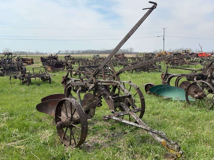 case-two-bottom-14”-pull-type-plow-image-1
