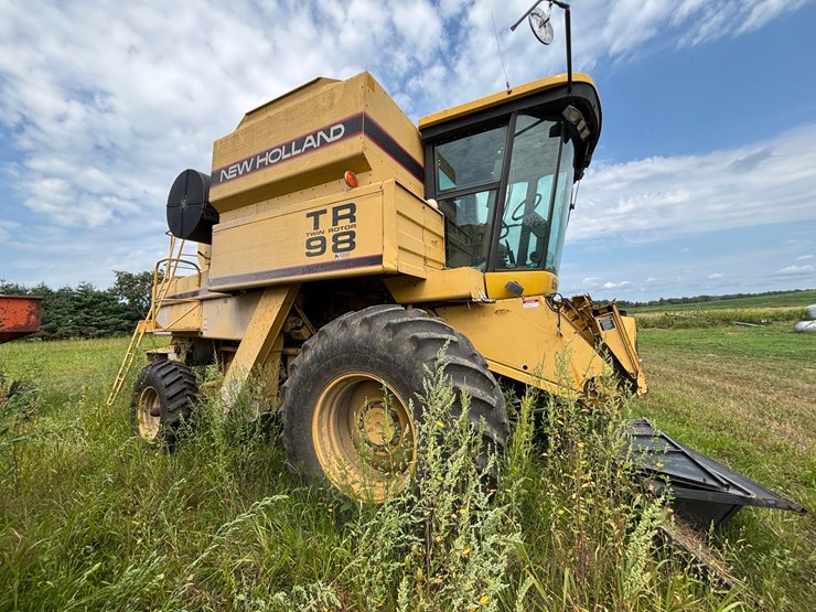 new-holland-tr98-image-13