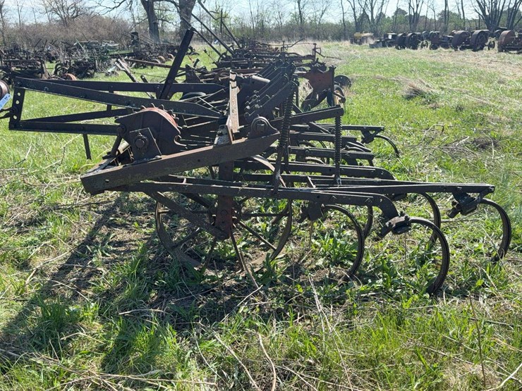 massey-harris-trail-field-cultivator-image-6