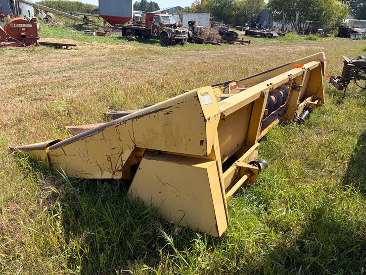 new-holland-974-image-4