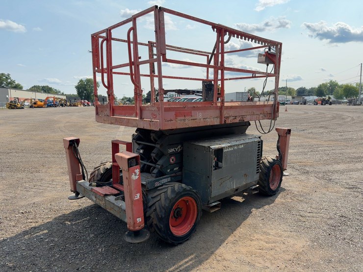 skyjack-sj6832rt-image-5