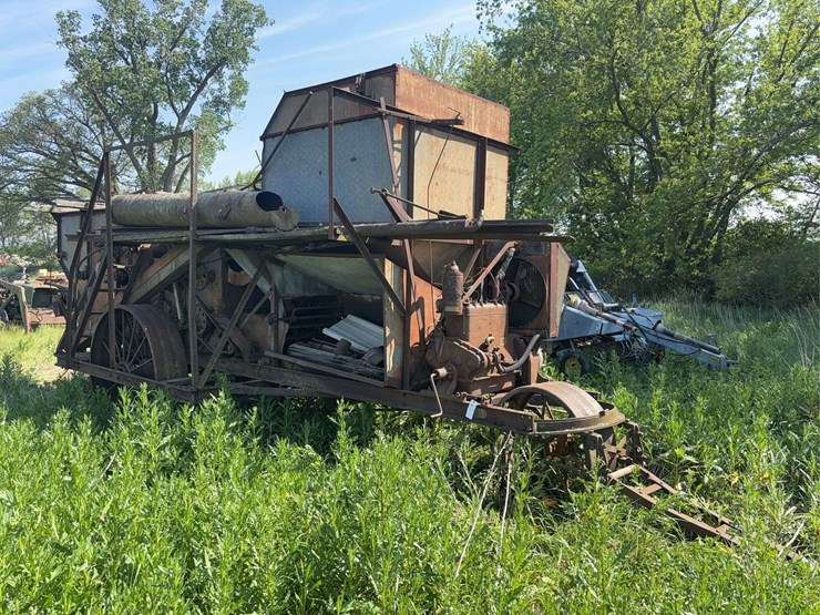 holt-caterpillar-pull-type-combine-image-3