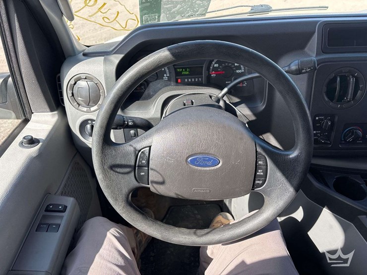 2013-ford-e350-image-15