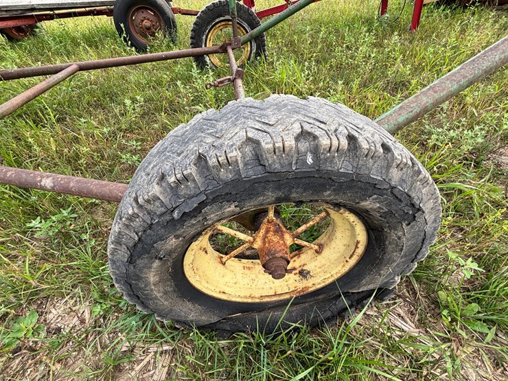 john-deere-300-image-9