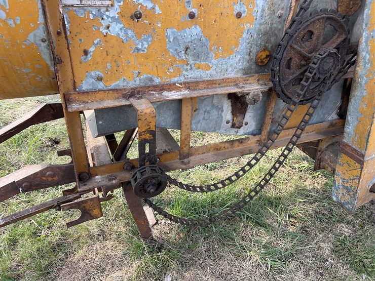 minneapolis-moline-model-dcorn-sheller-image-13