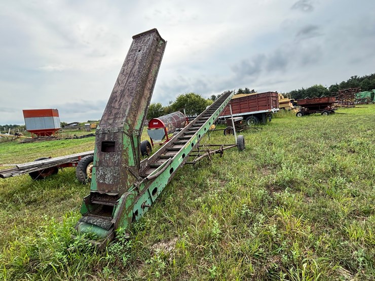john-deere-300-image-3