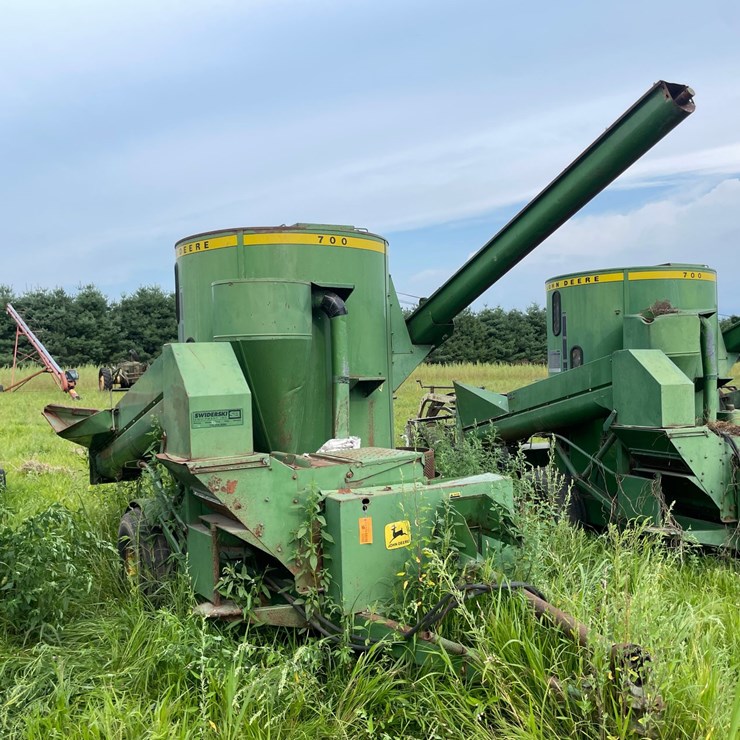 JOHN DEERE 700