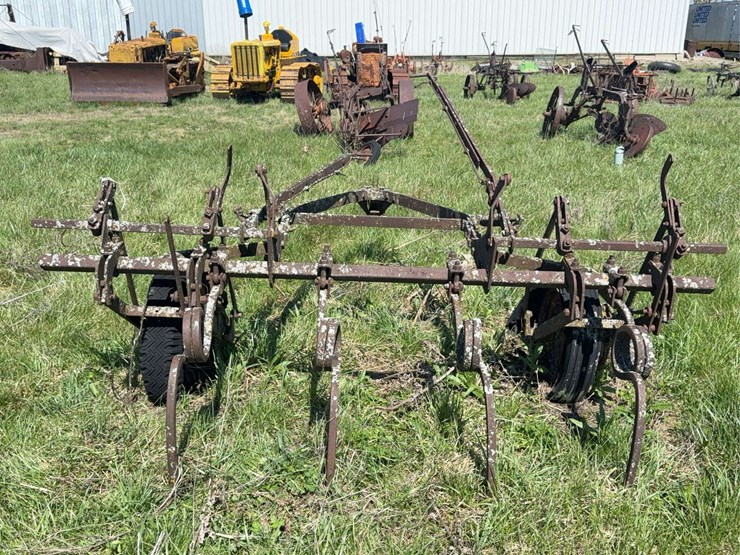 four-shank-field-cultivator-image-4