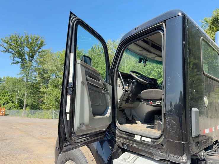 2018-kenworth-t680-image-27