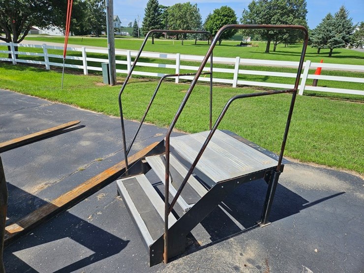 #166-•-portable-step-&-deck-image-5