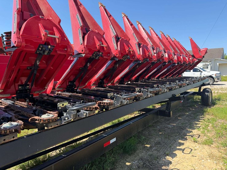 case-4412-12-row-corn-head-image-22