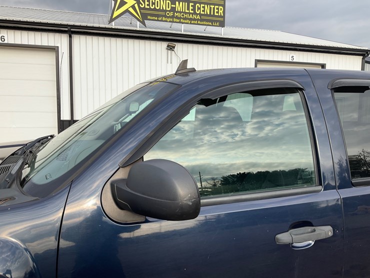 #2052-•-2010-chevrolet-silverado-4x4-pickup-truck-image-18
