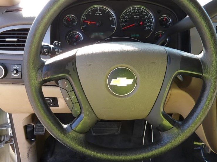 2014-chevrolet-tahoe-image-15