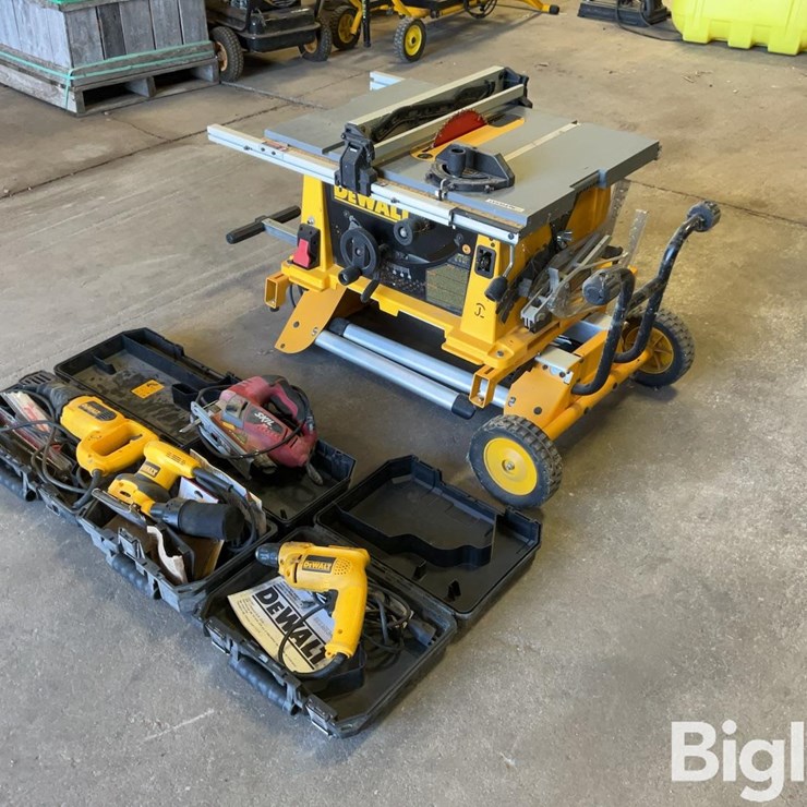 DeWalt Table Saw & Handheld Wood Working Tools
