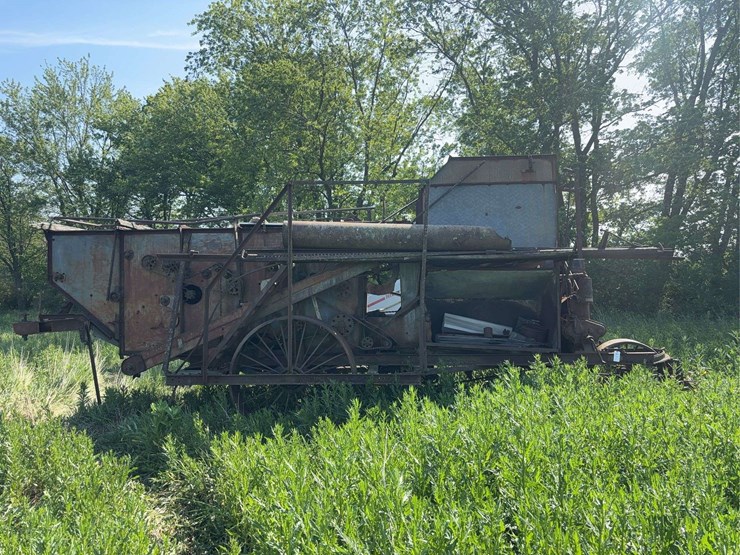 holt-caterpillar-pull-type-combine-image-4