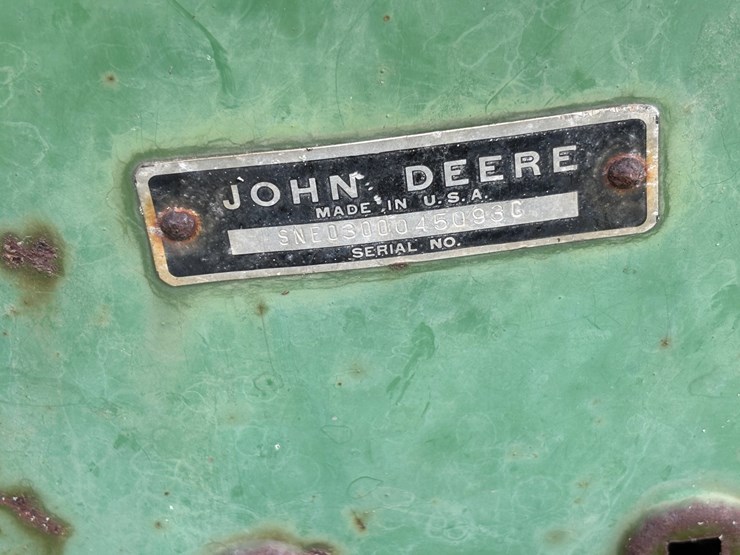 john-deere-300-image-22