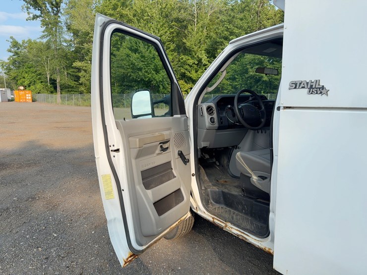 2011-ford-e350-image-19