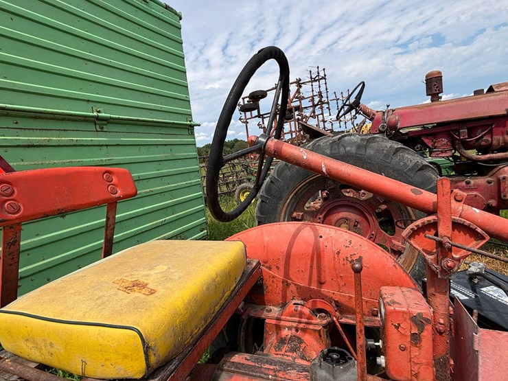 #2568-•-allis-chalmers-c-narrow-front-tractor-image-17