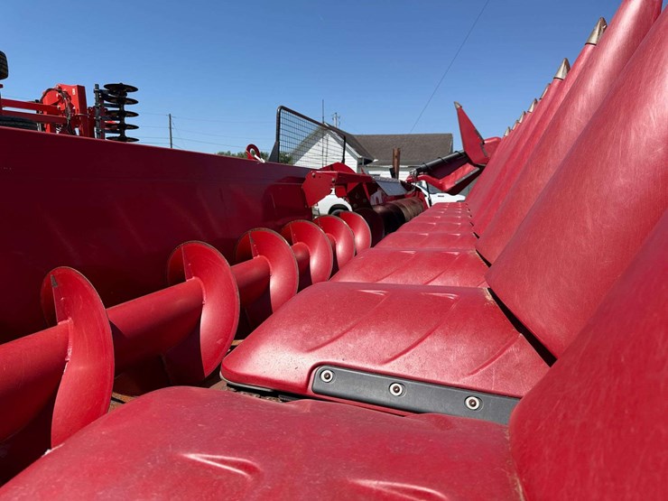 case-4412-12-row-corn-head-image-30