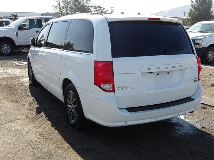 2017-dodge-grand-caravan-image-4