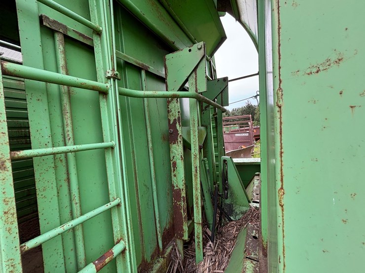 #2617-•-owatonna-540-stacker-image-38