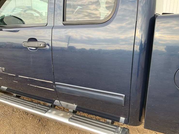 #2052-•-2010-chevrolet-silverado-4x4-pickup-truck-image-21