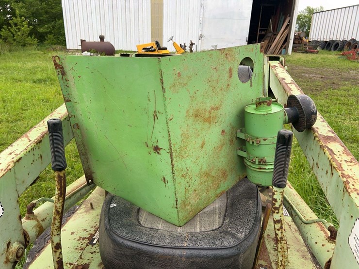 omc-1200-mustang-skid-loader-image-14