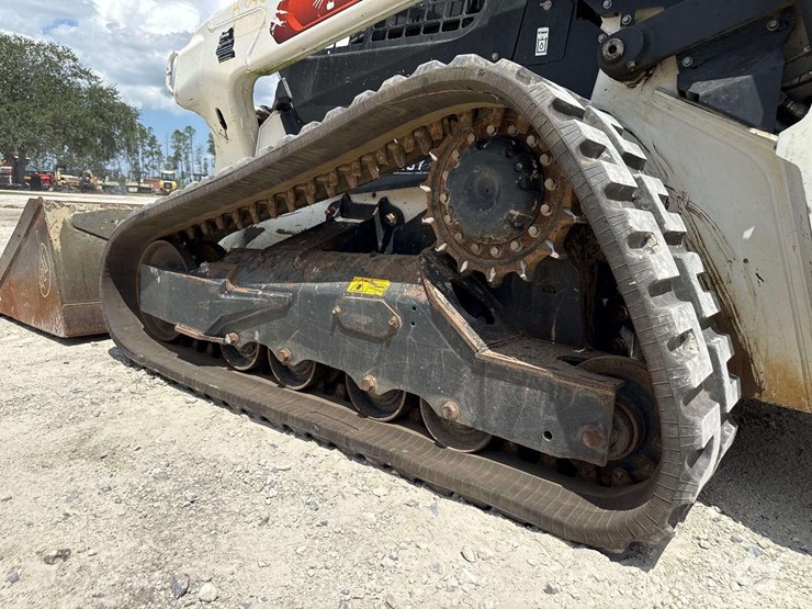 2022-bobcat-t76-image-29